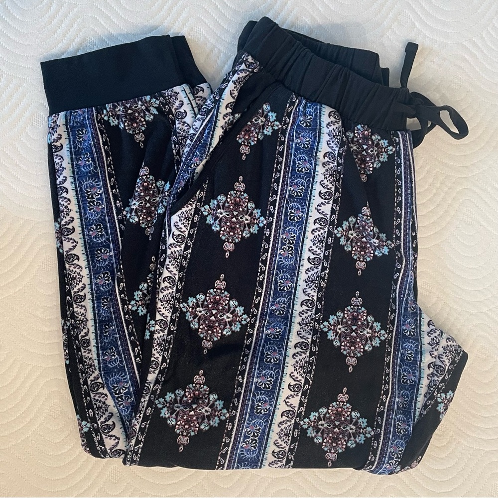 Women Bohemian Patterned Elastic Waistband Joggers with side pockets Size S